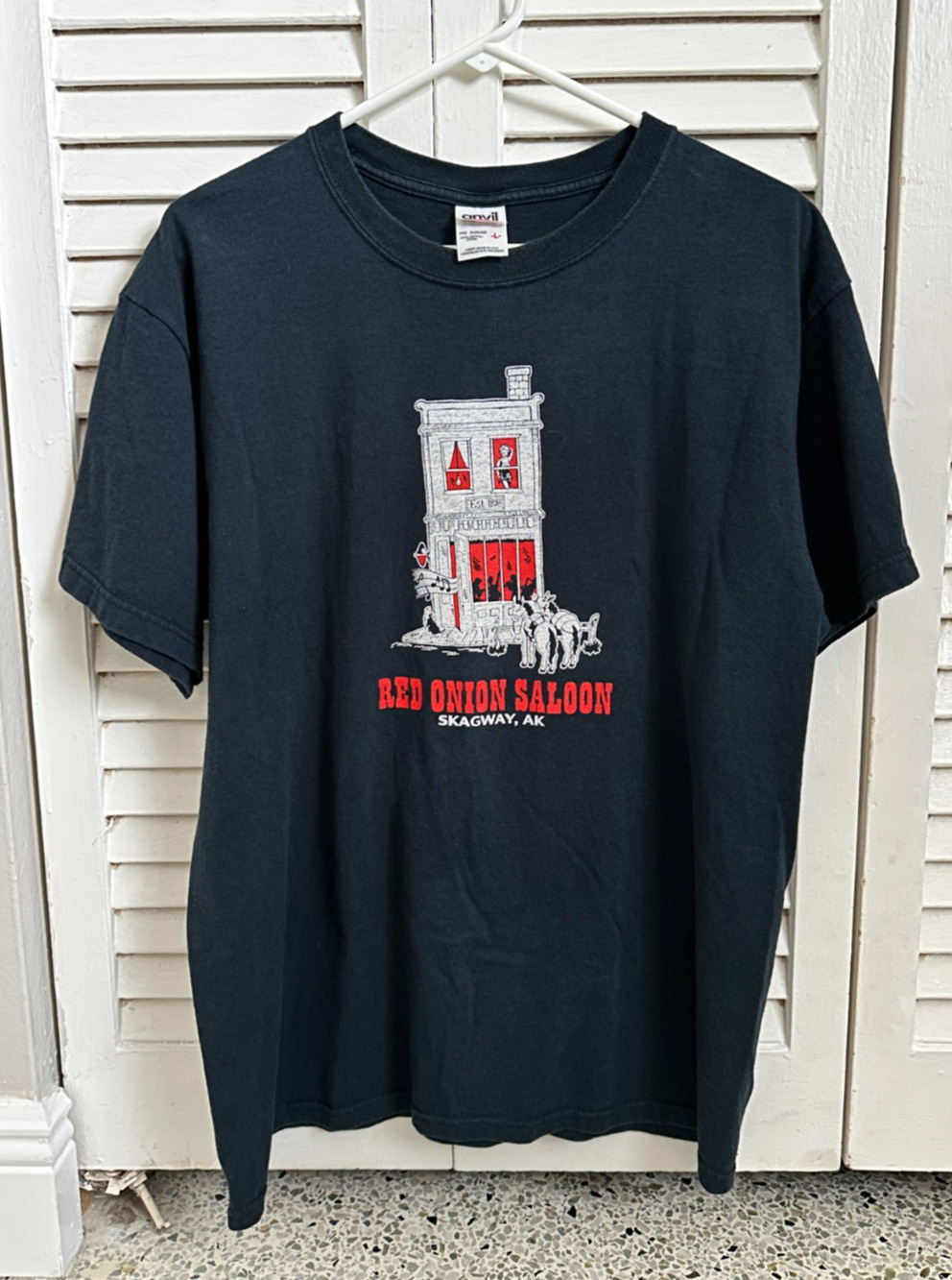 Red Onion Saloon Skagway Alaska T-Shirt L Souvenir 100% Cotton Saloon Brothel